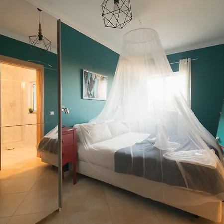 Couette-café Arrifana Destination 4*