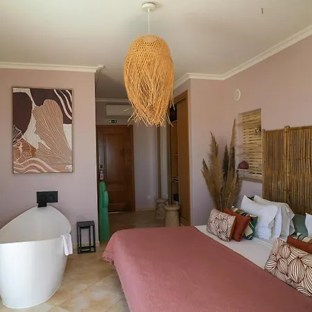 Alojamento de Acomodação e Pequeno-almoço Arrifana Destination 4*