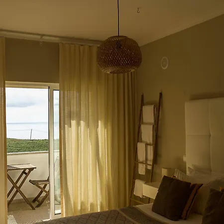 Alojamento de Acomodação e Pequeno-almoço Arrifana Destination