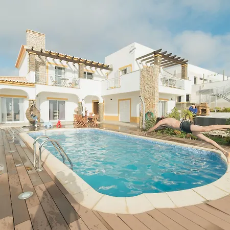 Alojamento de Acomodação e Pequeno-almoço Arrifana Destination 4*